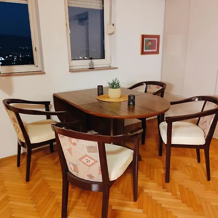 Station Apartment *